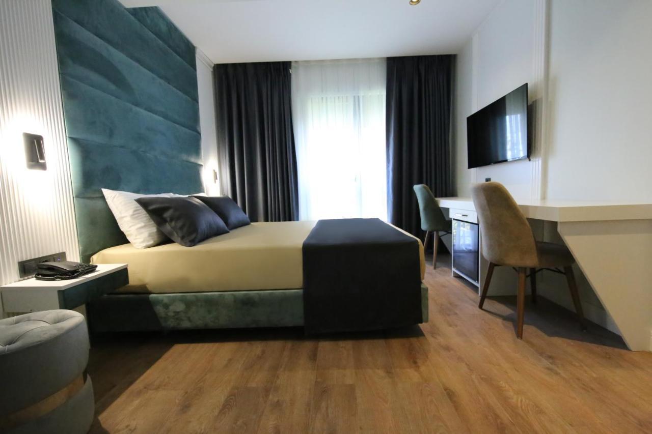 Axu Airport Hotel Arnavutkoy Экстерьер фото A room at the hotel