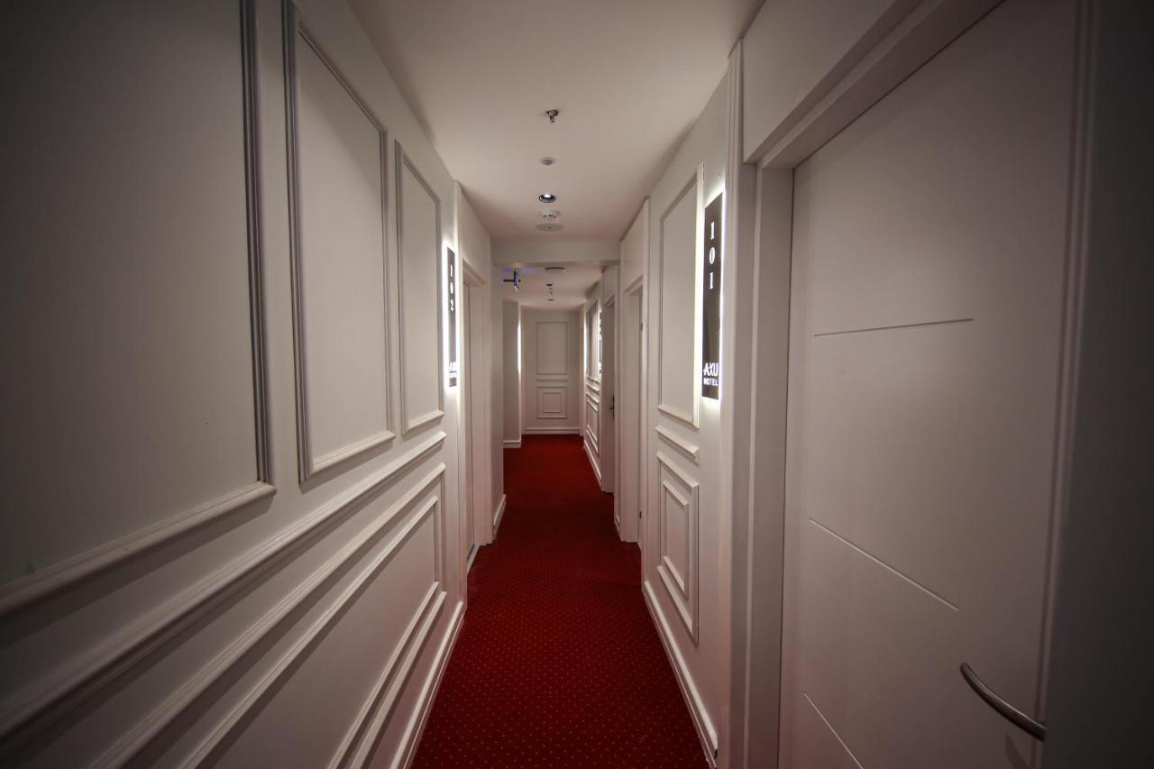 Axu Airport Hotel Arnavutkoy Экстерьер фото A corridor at the hotel