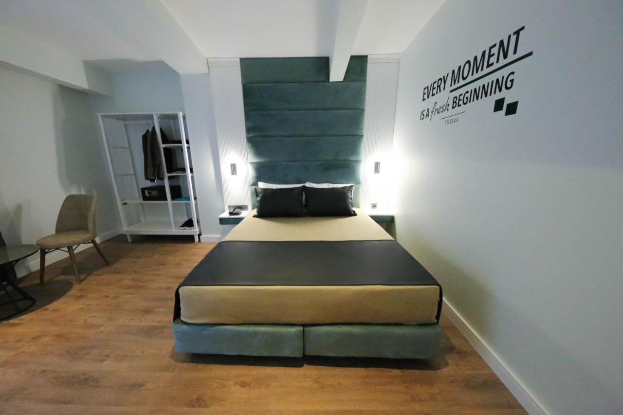 Axu Airport Hotel Arnavutkoy Экстерьер фото A room at the hotel