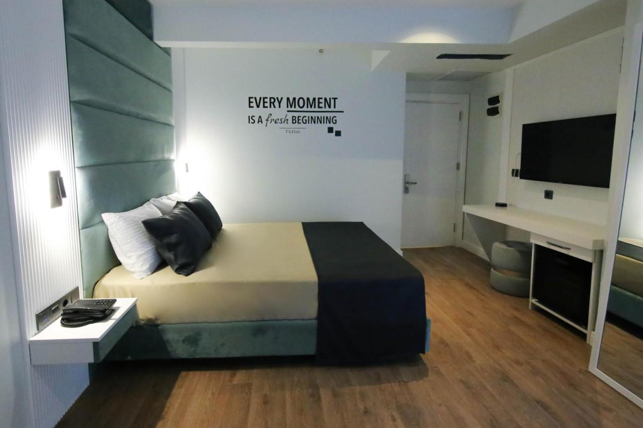 Axu Airport Hotel Arnavutkoy Экстерьер фото A room at the hotel