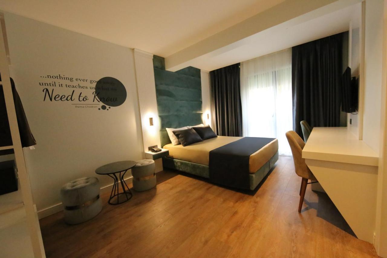 Axu Airport Hotel Arnavutkoy Экстерьер фото A room at the hotel