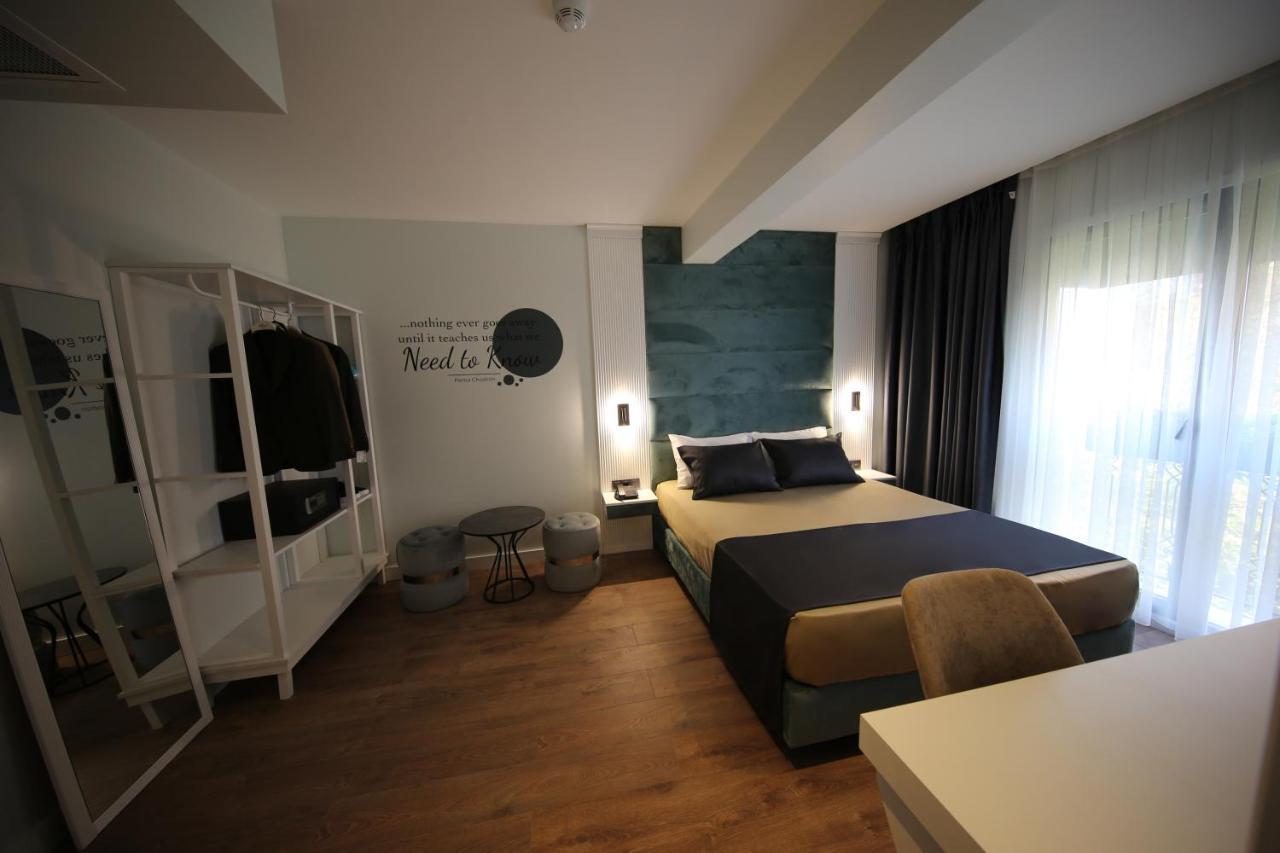 Axu Airport Hotel Arnavutkoy Экстерьер фото A room at Hotel Le Soleil