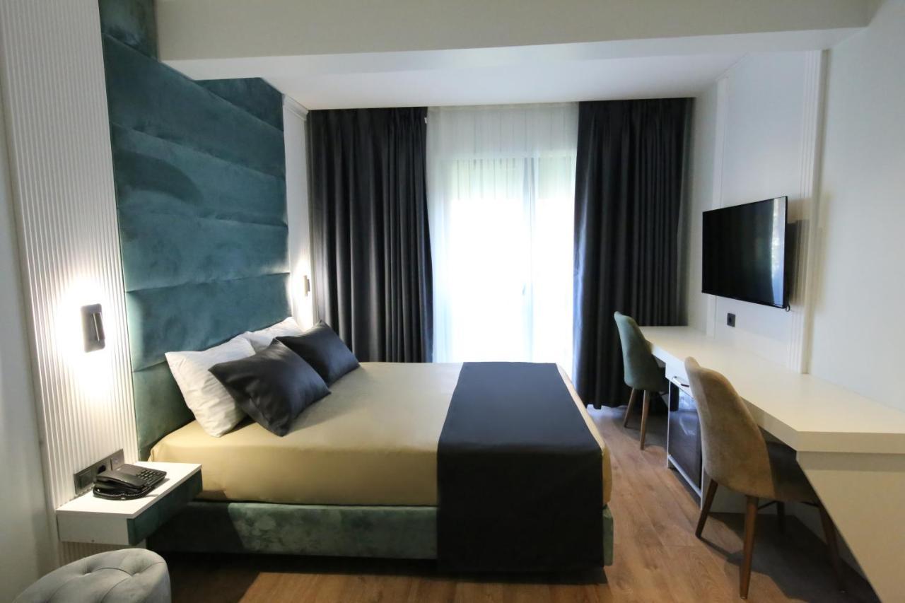 Axu Airport Hotel Arnavutkoy Экстерьер фото A room at the hotel