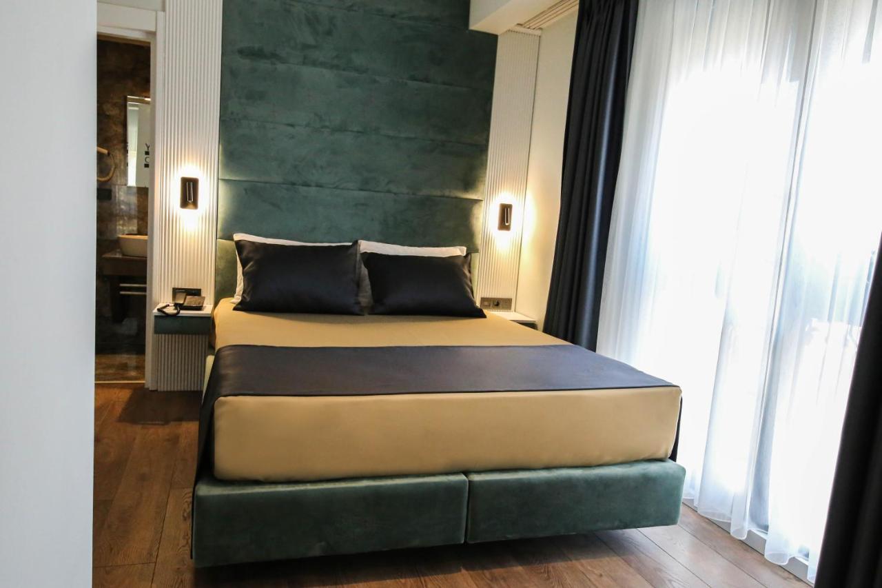 Axu Airport Hotel Arnavutkoy Экстерьер фото A room at the hotel