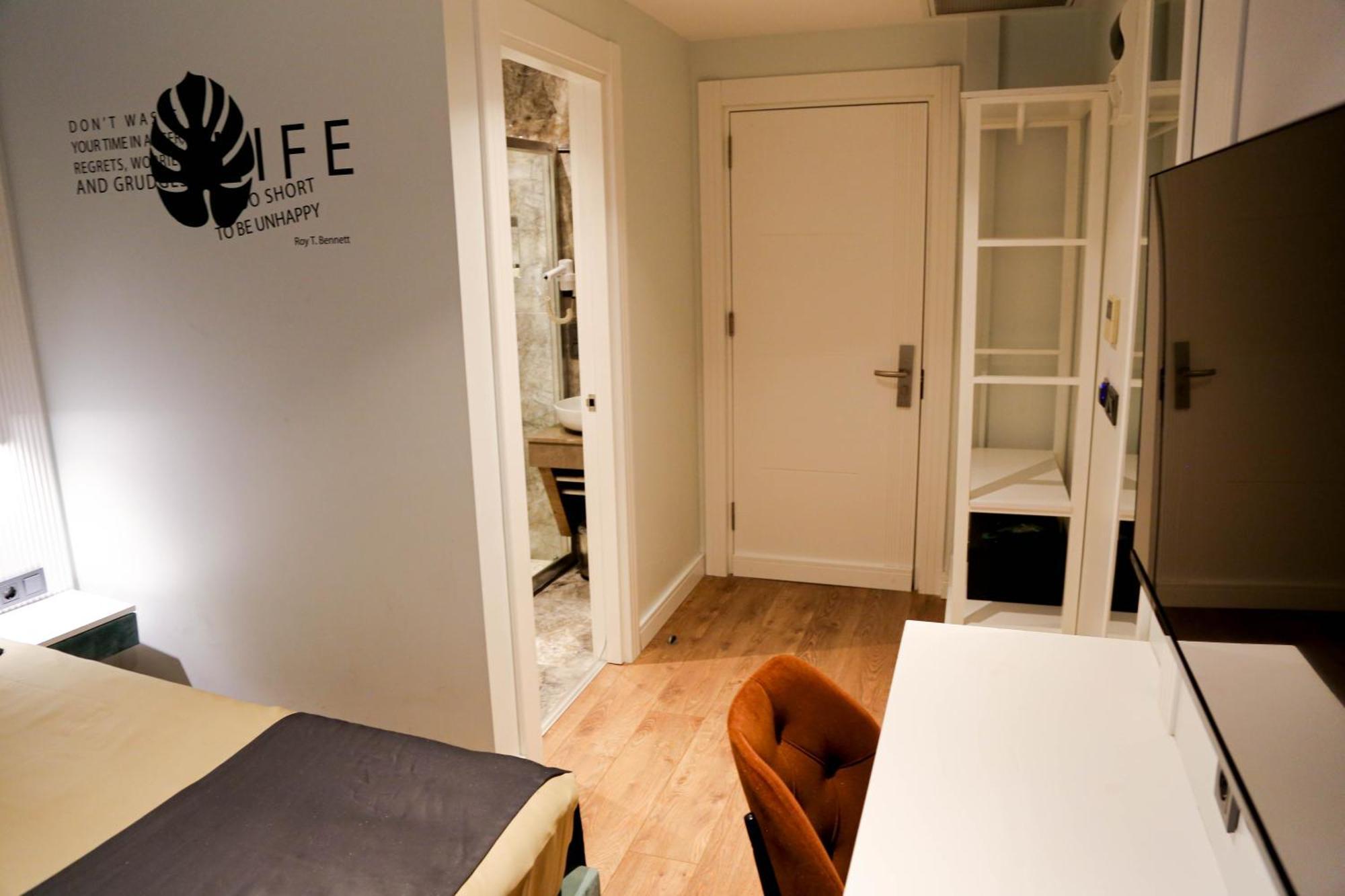 Axu Airport Hotel Arnavutkoy Экстерьер фото Interior of a typical apartment