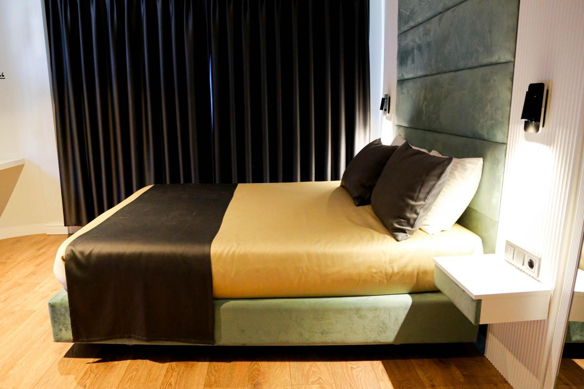 Axu Airport Hotel Arnavutkoy Экстерьер фото A bed