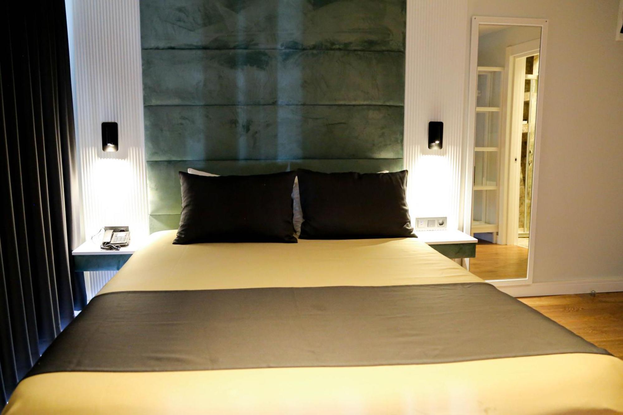 Axu Airport Hotel Arnavutkoy Экстерьер фото A bedroom at the hotel
