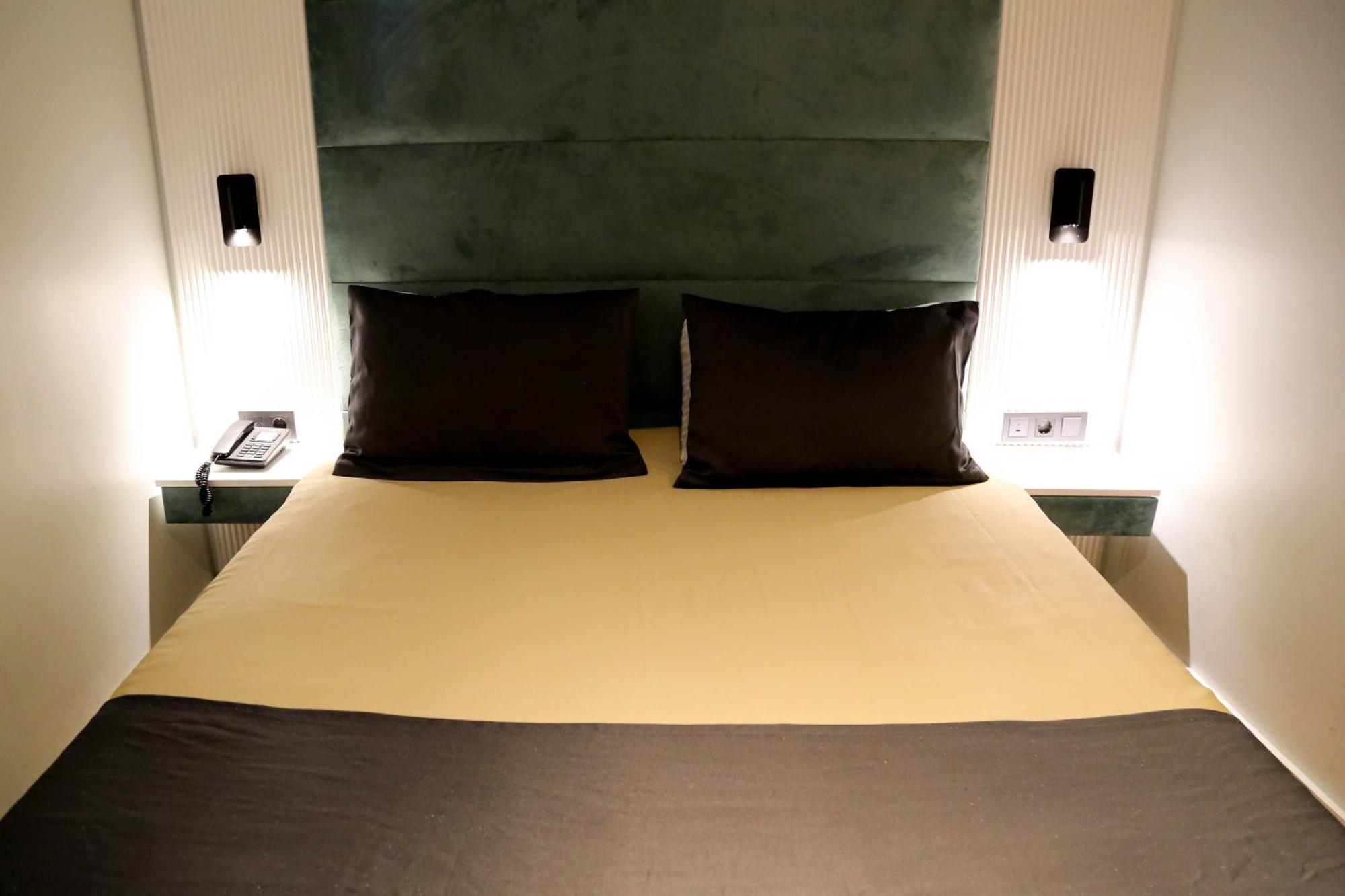 Axu Airport Hotel Arnavutkoy Экстерьер фото A bed