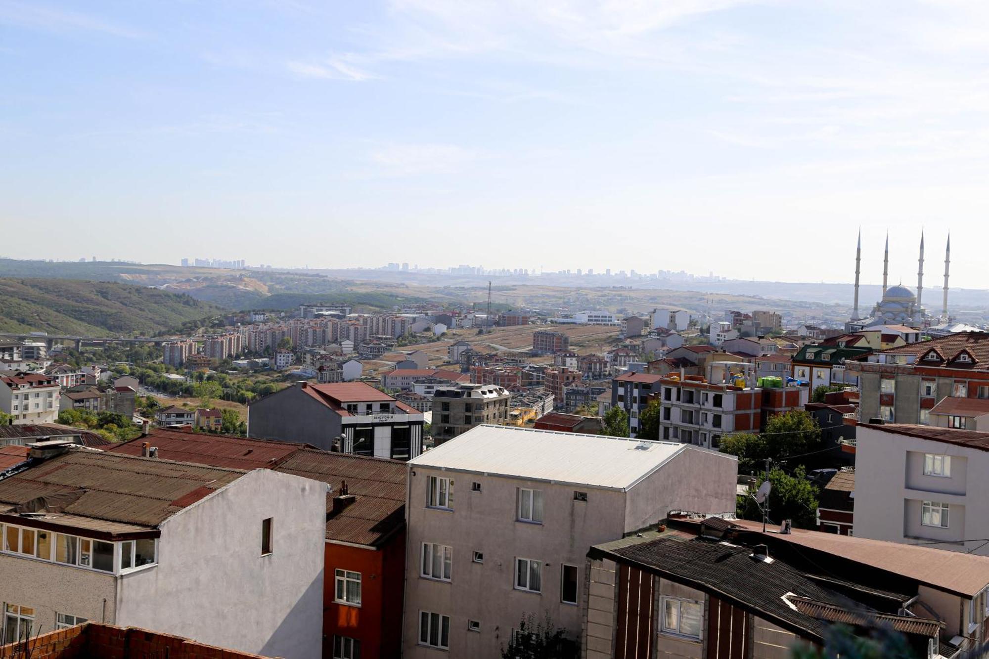 Axu Airport Hotel Arnavutkoy Экстерьер фото A view of the district