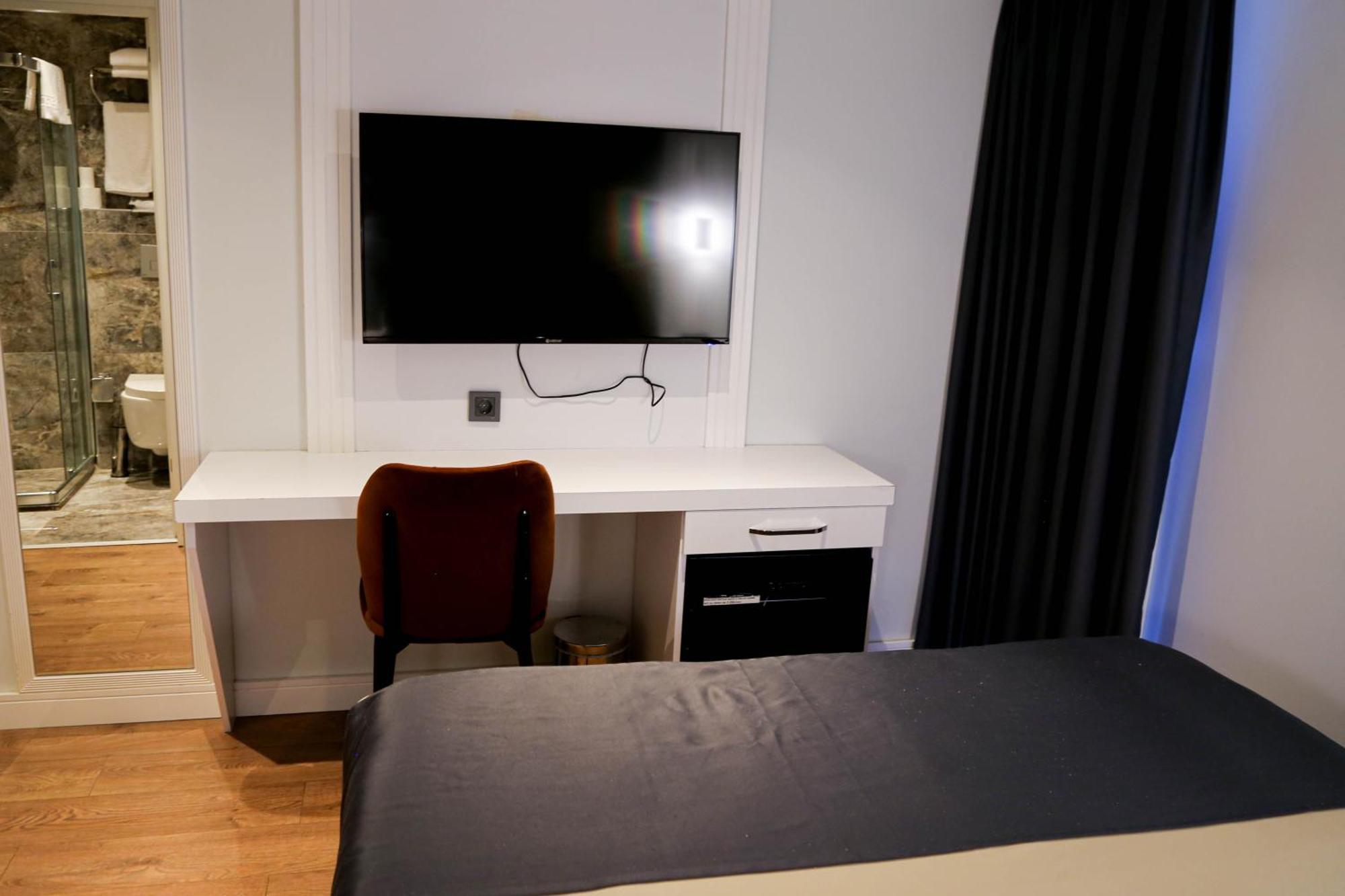 Axu Airport Hotel Arnavutkoy Экстерьер фото A television in a hotel room