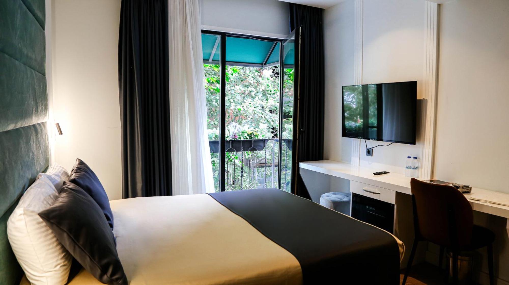 Axu Airport Hotel Arnavutkoy Экстерьер фото A room at the hotel